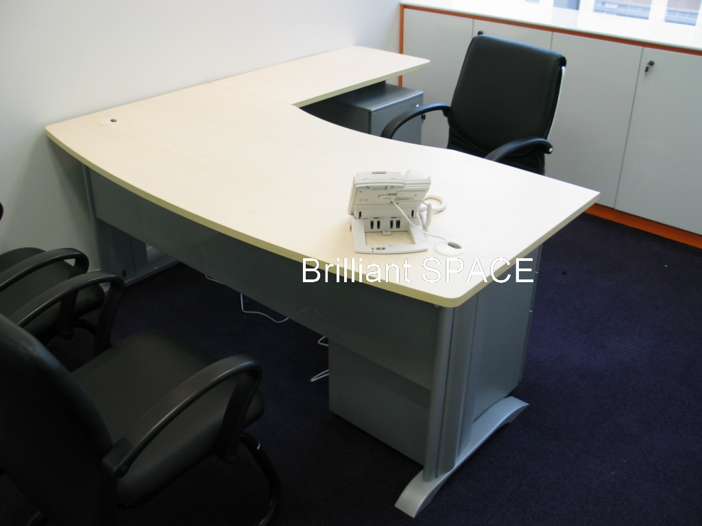 Arc shaped workstation