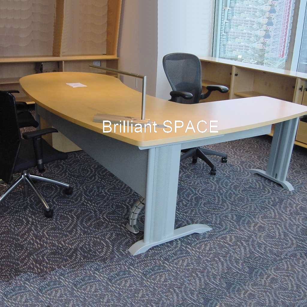 P Shaped Workstation